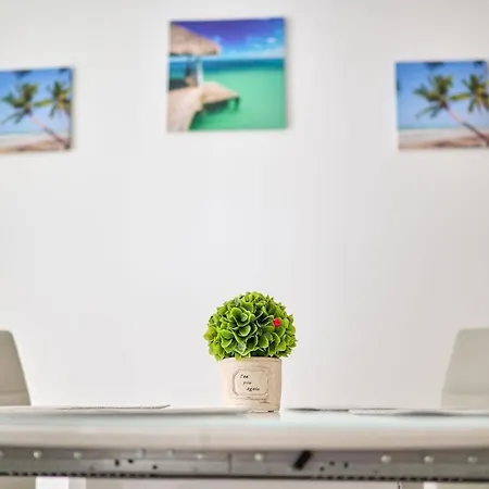 Sunset By The Sea - Pools Mamaia