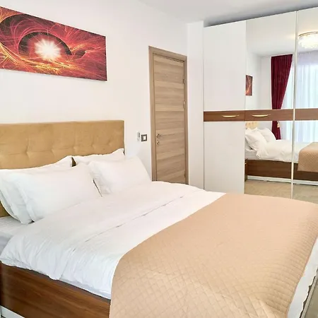 Sunset By The Sea - Pools Mamaia