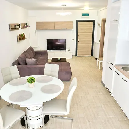 Apartment Sunset By The Sea - Pools Mamaia